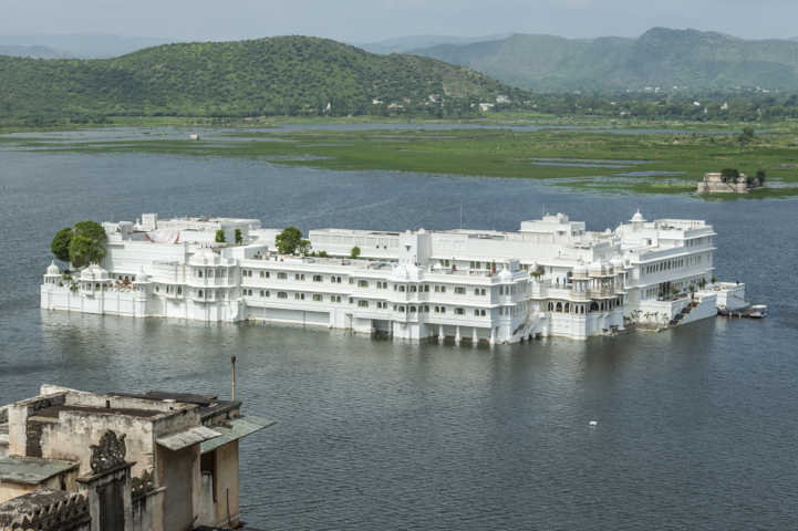 37 - India - Udaipur - lago Pichola - hotel Taj Lake Palace